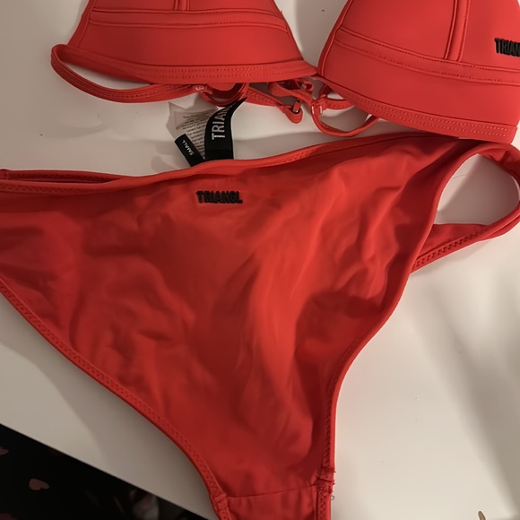 red triangl bikini - Picture 2 of 3